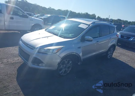2015 Ford Escape Titanium z USA, uszkodzony, nr VIN 1FMCU0J98FUA15969